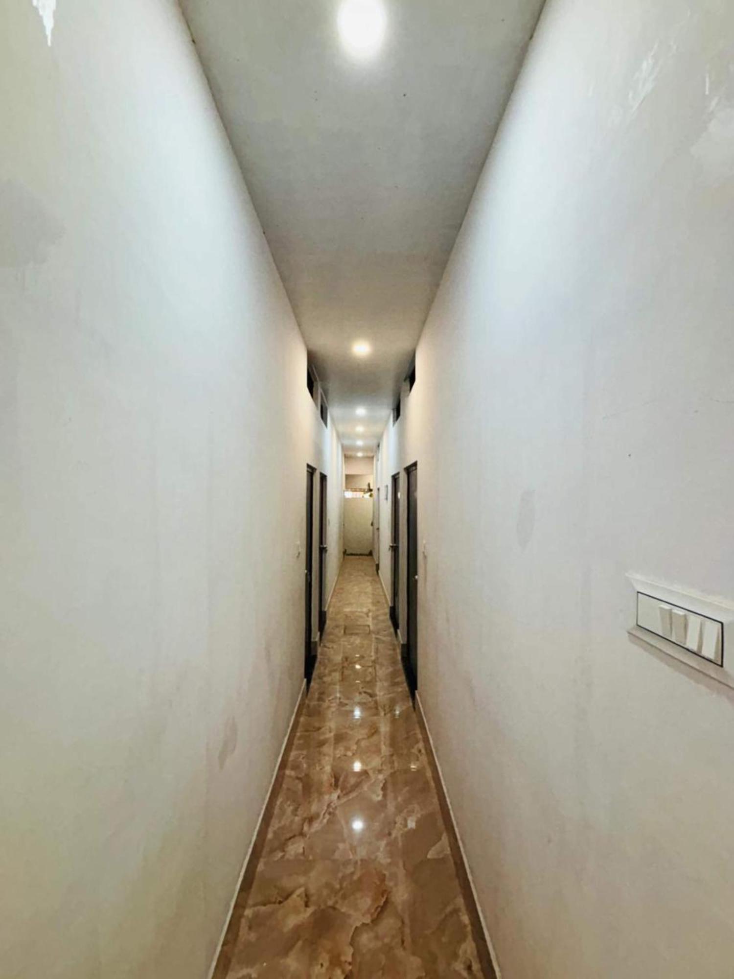 Hotel New Ashiyana Palace Near Ganga Ghat And Vishwanath Temple Varanasi Exterior photo
