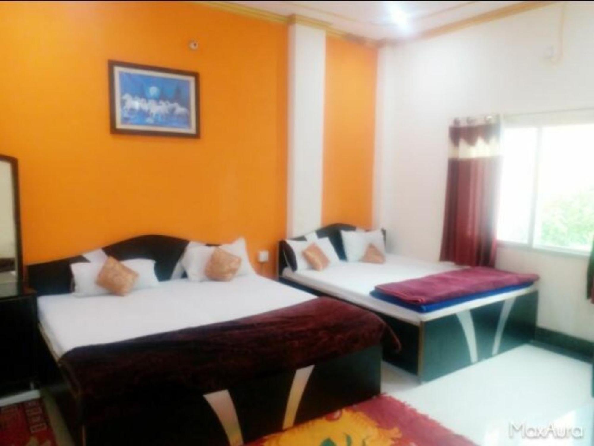 Hotel New Ashiyana Palace Near Ganga Ghat And Vishwanath Temple Varanasi Exterior photo